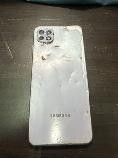 由 second_hand_smartphone (刊登 ID 1385142921，圖片 1) 提交，位於 的 (類別：)，說明：。