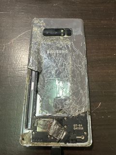 由 second_hand_smartphone (刊登 ID 1385148688，圖片 1) 提交，位於 的 (類別：)，說明：。