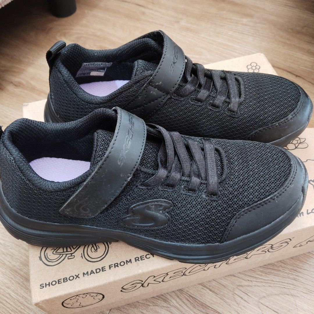 Skechers for kids (Category: Babies & Kids Fashion) located in Paranaque City. Submitted by fourMs (Listing ID 1385050175, Image 2). Description: Brandnew Skechers for kids.