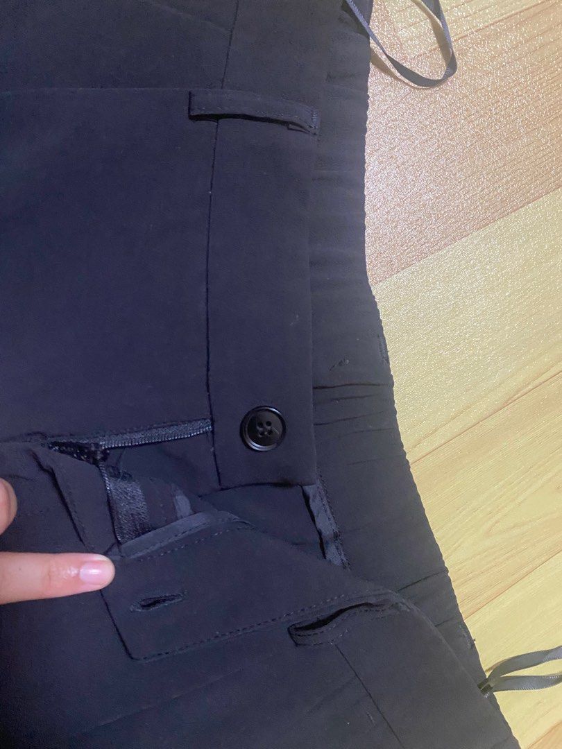 Slacks (Category: Other Bottoms) located in Johor Bahru. Submitted by lyeonesss (Listing ID 1385126199, Image 3). Description: check size one picture✅ self arrange postage color: black.