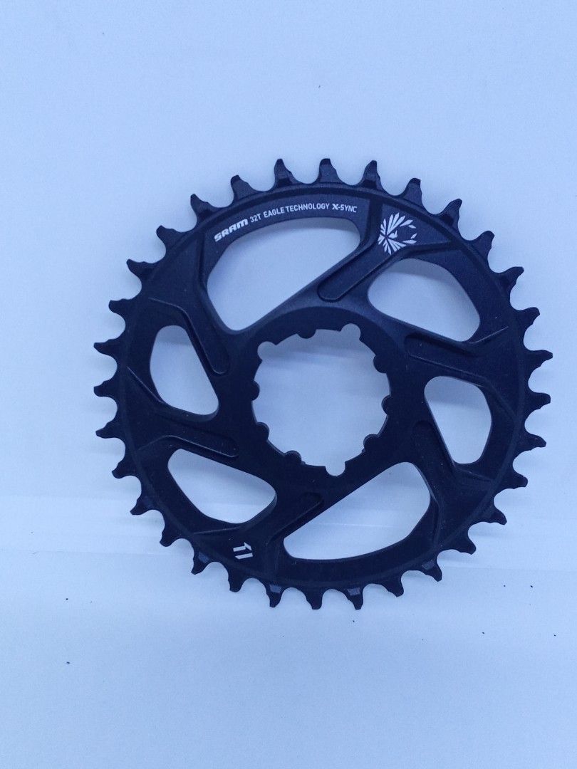 SRAM Eagle T type 32t chainring (Category: Bicycles) located in Manila. Submitted by isko_sarisari (Listing ID 1385054502, Image 1). Description: never used. taken off display unit.