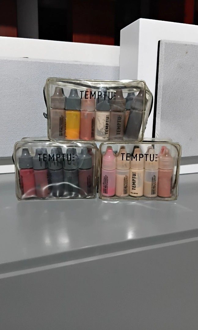 Temptu pro airbrush kit (Category: Makeup) located in Manila. Submitted by jjcastillo08 (Listing ID 1385219779, Image 2). Description: Inclusions: Cleaning kit Temptu Gun Compressor Rechargeable battery so pwede gamitin outdoors Hose Temptu cradle Temptu silicon bag Sparmax cleaning pot Airbrush make up 101 cd 1liter temptu cleaner Free set of false eyelashes Dura 10 bottles pinangpractice for prosthetic make up Dura Trauma ( bloody cuts, scrapes