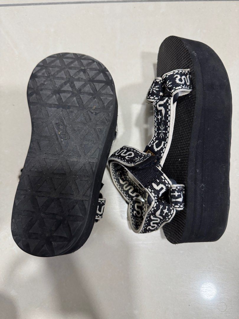Teva (Category: Sandals) located in Tampoi. Submitted by amy322508 (Listing ID 1385065173, Image 3). Description: .