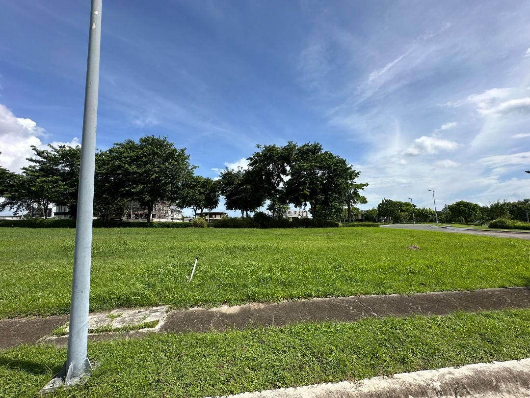 THE ENCLAVE ALABANG (Category: Lot) located in San Juan City. Submitted by propertymattersph09178123013 (Listing ID 1385107326, Image 2). Description: The Enclave Alabang Vacant Lot for Sale Lot Area: 428 sqm Additional Details: Prime Through lot only 5 lots in the block next to village park Clean Title Price: Php 40,660,000 (Php 95,000/sqm) .