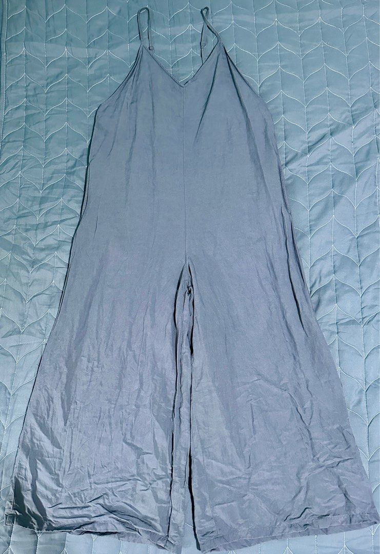 Uniqlo Jumpsuit (Category: Jumpsuits) located in Manila. Submitted by jpclassics (Listing ID 1385106250, Image 2). Description: Uniqlo Blue Jumpsuit Color: Blue Size: Small In excellent condition Needs ironing Color may vary due to lighting No flaw Last price posted RFS: Does bot fit anymore/ Decluttering.