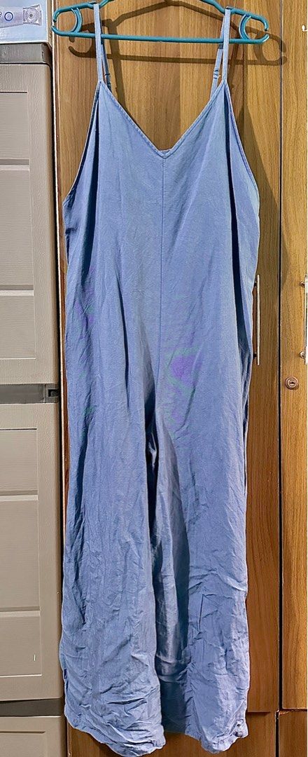 Uniqlo Jumpsuit (Category: Jumpsuits) located in Manila. Submitted by jpclassics (Listing ID 1385106250, Image 3). Description: Uniqlo Blue Jumpsuit Color: Blue Size: Small In excellent condition Needs ironing Color may vary due to lighting No flaw Last price posted RFS: Does bot fit anymore/ Decluttering.