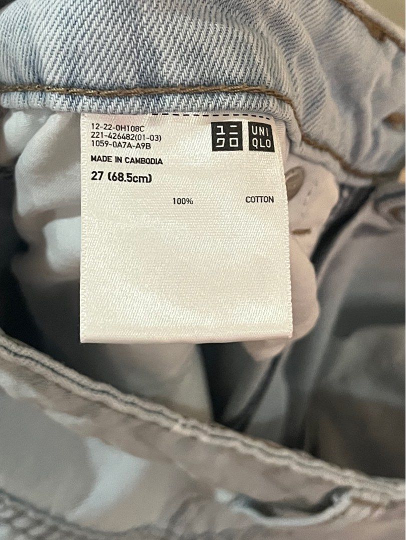 Uniqlo Light Denim Box Jeans (Category: Jeans) located in Quezon City. Submitted by TheGoodFind (Listing ID 1385078208, Image 3). Description: - can fit from small to medium - soft fabric - small stain at the back but barely noticeable - price is negotiable .