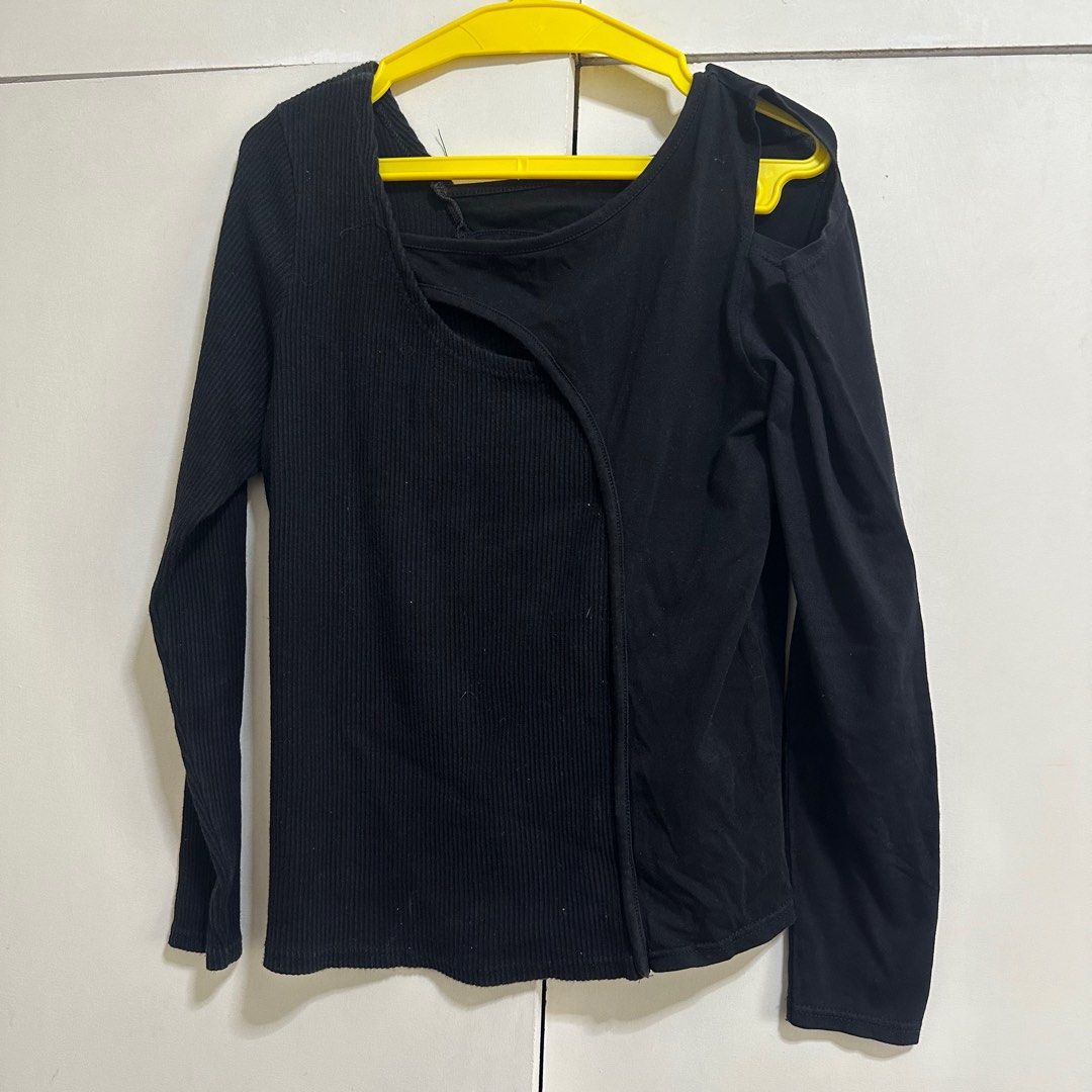 Unisex Black Asymmetrical design longsleeves (Category: Longsleeves) located in Pasig City. Submitted by svanrovski (Listing ID 1385117465, Image 1). Description: RFS: doesn’t fit my body well. Parang di siya bagay sa’kin, baka mas bagay sa’yo approx. body measurements: chest: 16.5 in / 41.91 cm shoulders: 15 in / 38.1 cm arm length: 22.5 in / 57.15 cm length: 22.5 in / 57.15 cm.
