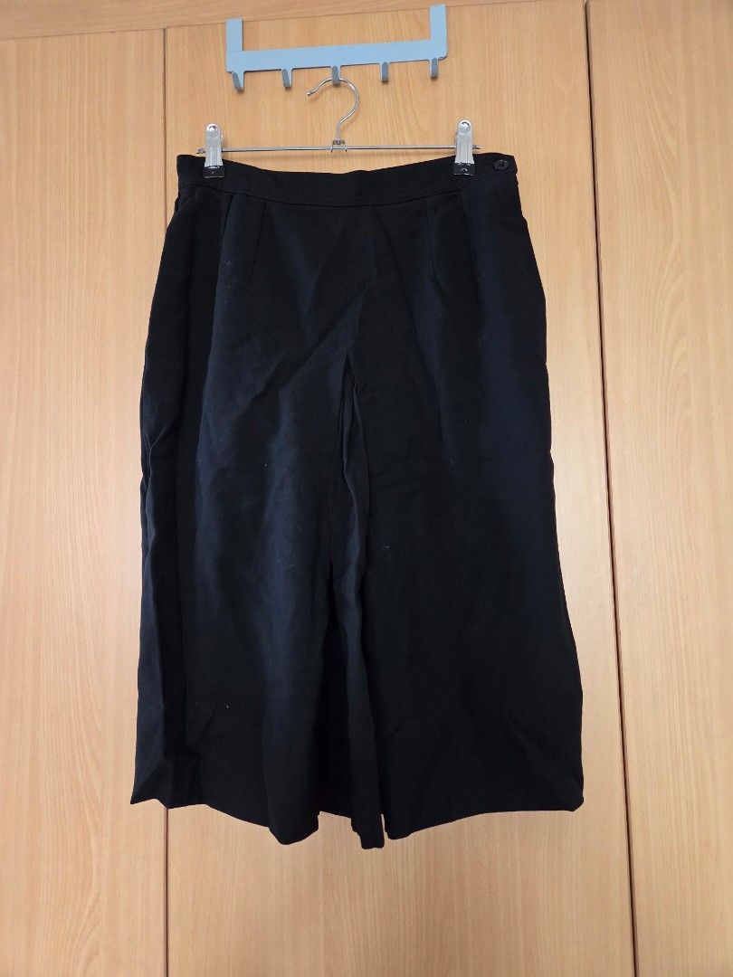 Valentino Black A Line Skirt (Category: Skirts) located in Quezon City. Submitted by theplushhaven (Listing ID 1385113167, Image 1). Description: authentic VALENTINO made in Italy a black a-line skirt with two pockets. with pleated bent in front Perfect for business attire. shipping fee will be shouldered by buyer..