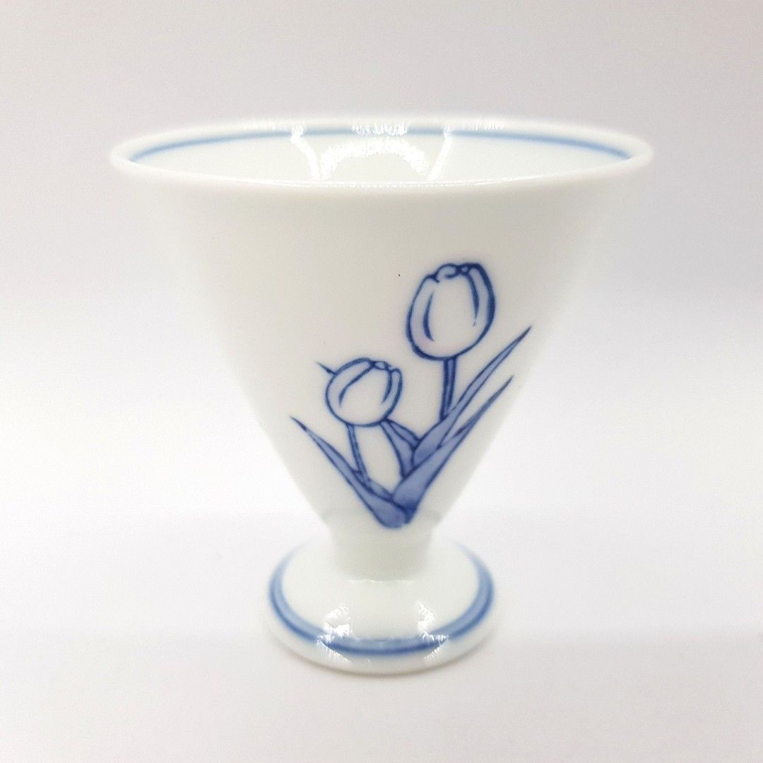 Vintage mini blue white goblet footed parfait cup (Category: Coffee & Tea Tableware) located in Imus. Submitted by mostlyvintage (Listing ID 1385164647, Image 1). Description: 🎀 fine porcelain 🎀 🌸For fashion and beauty finds, pls. visit my other Carousell store: https://carousell.app.link/XSuC3F3Gsuba.