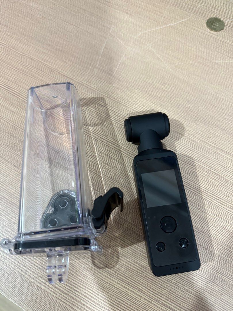 Vlog camera （分類：相機）位於 Hong Kong。 由 saabeee 提交（商品編號 1385087422，圖片 1）。簡介： Its new 。