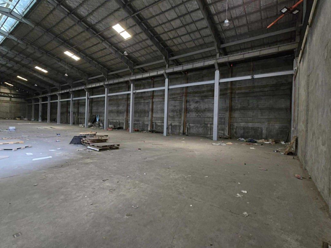 Warehouse in Valenzuela For Lease (Category: Commercial) located in Manila. Submitted by ADB.Realtor (Listing ID 1385089100, Image 1). Description: FOR LEASE Warehouse along Mindanao Ave. Valenzuela. Covered floor Area: 2,281 sqm. Loading Bay & Parking/ open area: 711 sqm. Lot Area: 2,992 sqm. Rate: 330/sqm. + VAT negotiable For serious inquiries and viewing requests, please send us a DM or contact us now. Thank you. Albert Bien Real Estate Broke