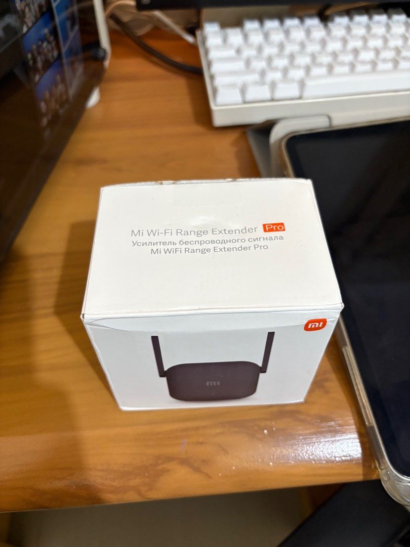 [XIAOMI] Mi Wi-Fi Range Extender Repeater Pro (Category: Other Accessories) located in Manila. Submitted by basedindasma.rizal (Listing ID 1385163167, Image 2). Description: 2.4g 300mbps Network Router Wifi Extender Long Range Bnew with box and manual RFS: double order.