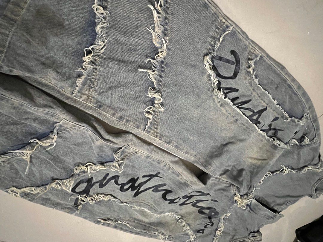 Y2k hiphop distressed jean pants (Category: Jeans) located in Manila. Submitted by bonyrr (Listing ID 1385111453, Image 3). Description: Minimal stain see last photo Freesize up to 34” .