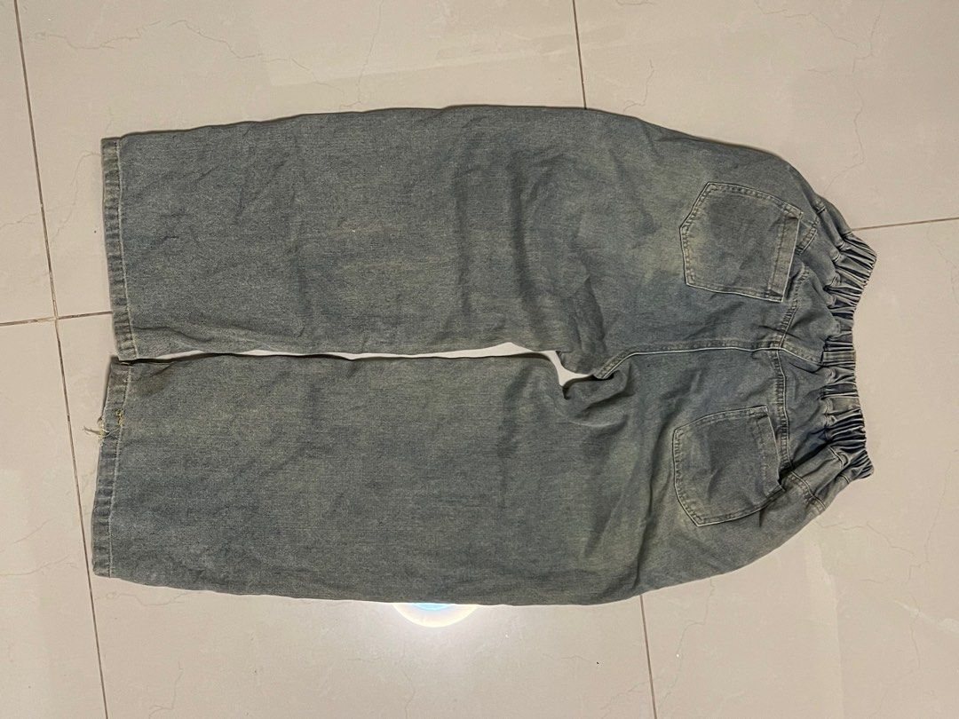 Y2k hiphop distressed jean pants (Category: Jeans) located in Manila. Submitted by bonyrr (Listing ID 1385111453, Image 2). Description: Minimal stain see last photo Freesize up to 34” .