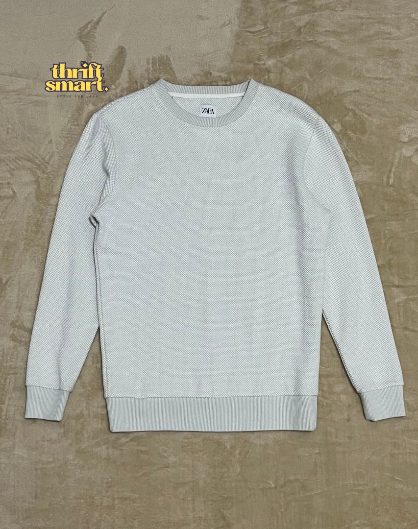 Zara Off White Sweater Unisex (Category: Coats, Jackets and Outerwear) located in Manila. Submitted by thrift.smart (Listing ID 1385175636, Image 2). Description: DETAILS: Size on tag: S Color Rate: 9.5 / 10 Condition: 9.5 / 10 Washed: Yes Flaws/minor issues: None Width (pit to pit): 18.5 inches Length: 27 inches REMINDERS: 📌 Measurements for items are provided; ensure that they align with your measurements. 📌 Indicated price is final. 📌 Payme