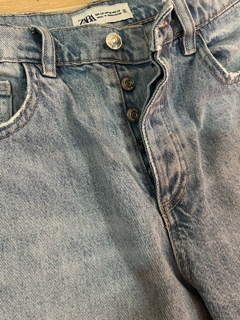 Zara straight cut light denim jeans (Category: Jeans) located in Quezon City. Submitted by TheGoodFind (Listing ID 1385075446, Image 3). Description: Price is negotiable .