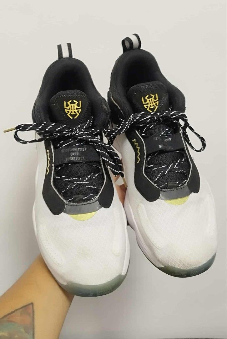 Adidas Donovan Mitchell (Category: Sneakers) located in Manila. Submitted by esparciake75752 (Listing ID 1385262982, Image 3). Description: adidas Donovan Mitchell size 11 us men's good as new pm me tnx.