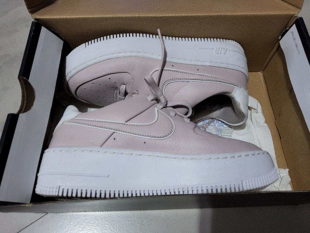 Air Force 1 Women Size 6 (Category: Sneakers) located in Taytay. Submitted by chi.locker (Listing ID 1385386277, Image 2). Description: Only used a few times, RFS: too small.