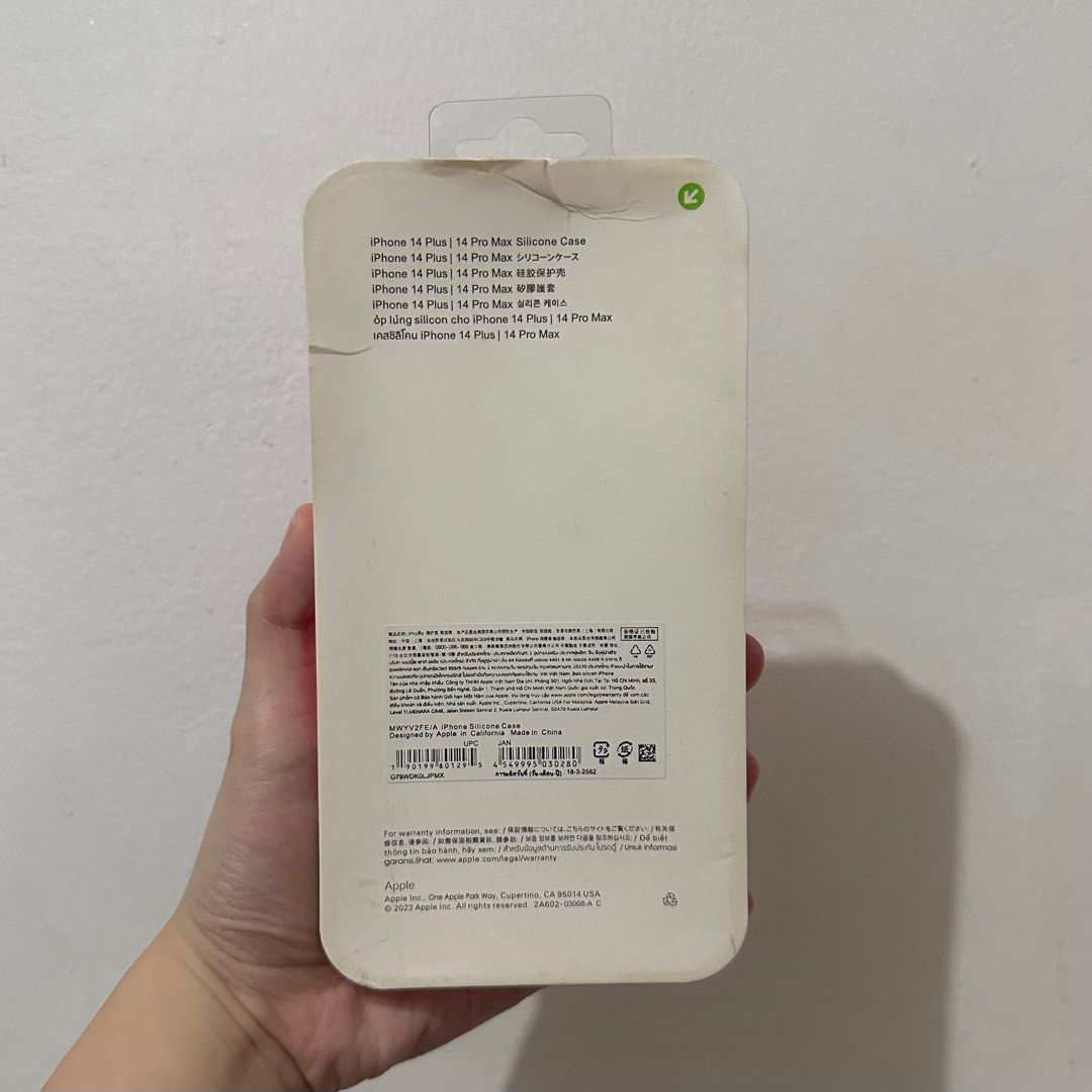 Apple Iphone 14 Pro Max Silicone Case Neon Pink (Category: Cases & Sleeves) located in Quezon City. Submitted by priceonpointph (Listing ID 1385263099, Image 2). Description: Rfs: decluttering.