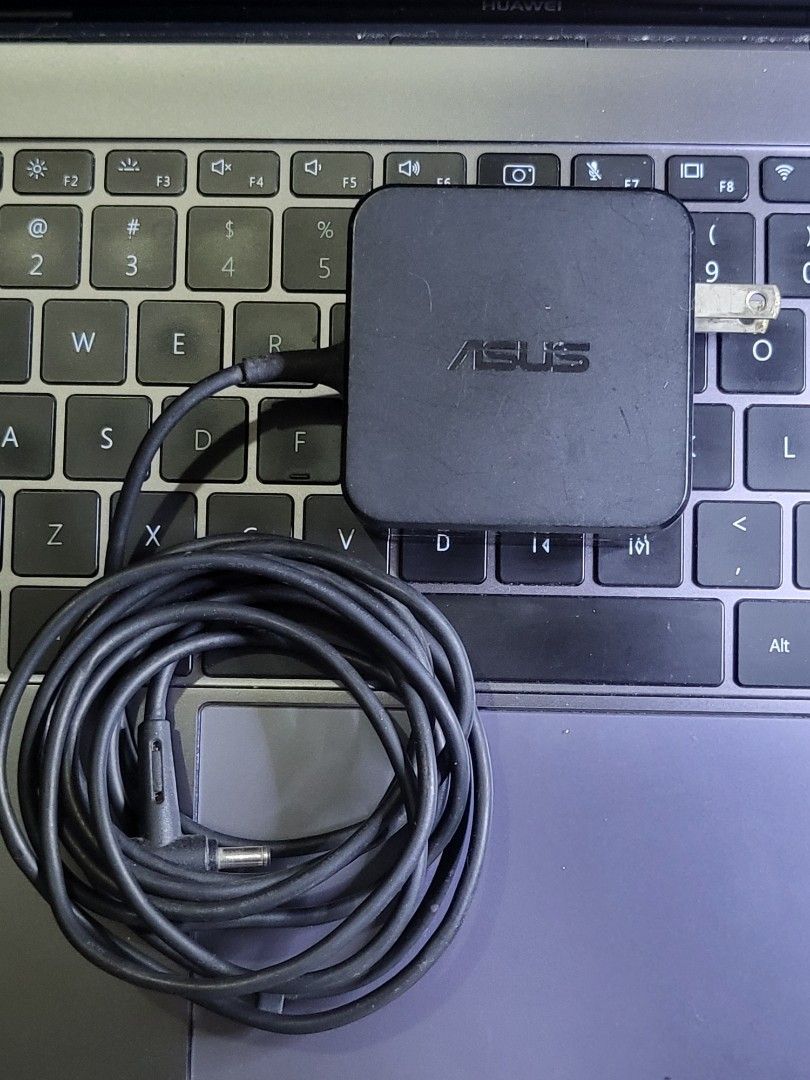 Asus 65w charger (Category: Chargers) located in Quezon City. Submitted by tikz_816 (Listing ID 1385312231, Image 1). Description: used 101% original 101% good working condition. from asus vivobook x512d buy with confidence over 150+ positvie feedback/reviews meet up: qc and nearby areas balintawak lrt1 station fishermall pantranco shipping available: to be shouldered by the buyer..