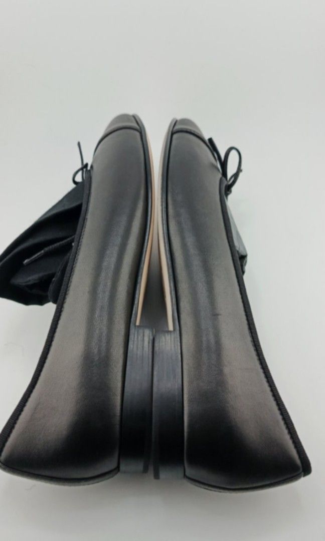 Authentic Chanel Ballet Black Flats With Authenticity Document and Dustbag (Category: Flats & Sandals) located in La Trinidad. Submitted by designerluxeshop (Listing ID 1385396856, Image 3). Description: Pre-owned Chanel black ballet with dustbag and authenticity document size 39C, 💯% original, in good condition, shipping is free, message me if interested, delivery is 10-12 working days after received payment discount is offered for cash buyer l