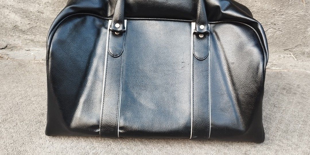 Black leather BMW traveling bag (Category: Luxury Bags & Wallets) located in Malabon City. Submitted by immortalpicker (Listing ID 1385240430, Image 3). Description: Black leather BMW traveling bag Brand= BMW NO to COD NO swapping Estimate size H= 13 inches L= 18 1/2 Inches W= 10 1/2 inches Color = black Material = synthetic leather Weight= 1.5 kg from Japan 2nd hand with scratch No warranty If there's Damage or Issues they can be seen in the las