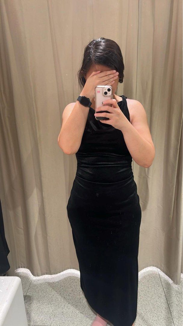 Black Dress (Category: Dresses) located in Makati City. Submitted by mylinx (Listing ID 1385020143, Image 3). Description: It was bought on Sh_pee, used in a wedding, and fits L frame. Height 5’5” Meet up: BGC (Mon-Wed) MRT Boni (Thu-Sun).