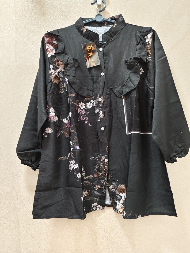 Blouse (Category: Longsleeves) located in Singapore. Submitted by as_salam99 (Listing ID 1385244841, Image 6). Description: SALE Last Stock NEW longsleeve price $3/each buy 4 $10.