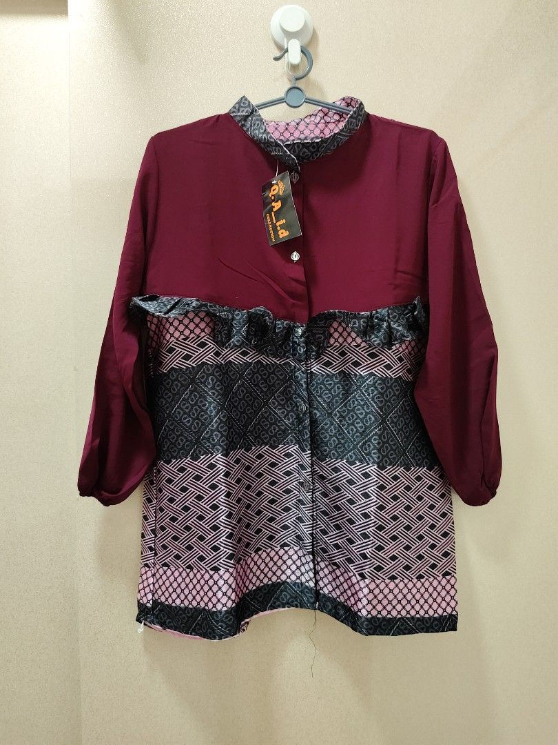 Blouse (Category: Longsleeves) located in Singapore. Submitted by as_salam99 (Listing ID 1385244841, Image 8). Description: SALE Last Stock NEW longsleeve price $3/each buy 4 $10.