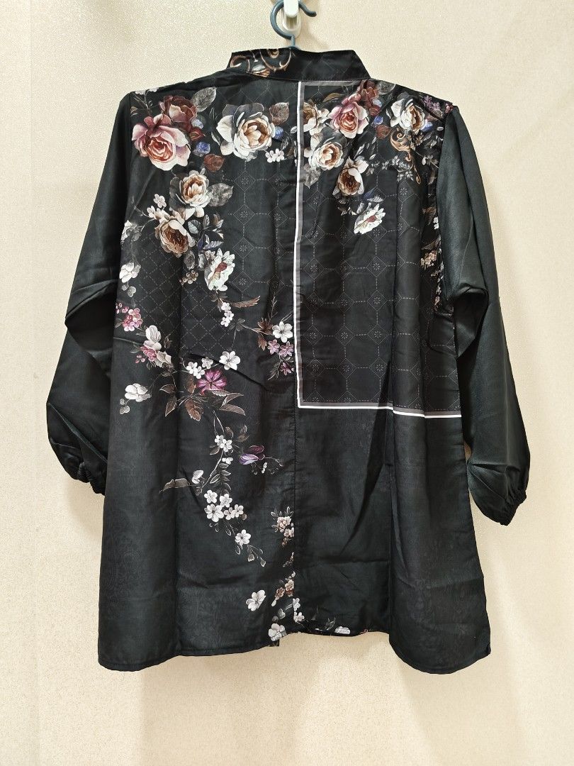 Blouse (Category: Longsleeves) located in Singapore. Submitted by as_salam99 (Listing ID 1385244841, Image 7). Description: SALE Last Stock NEW longsleeve price $3/each buy 4 $10.