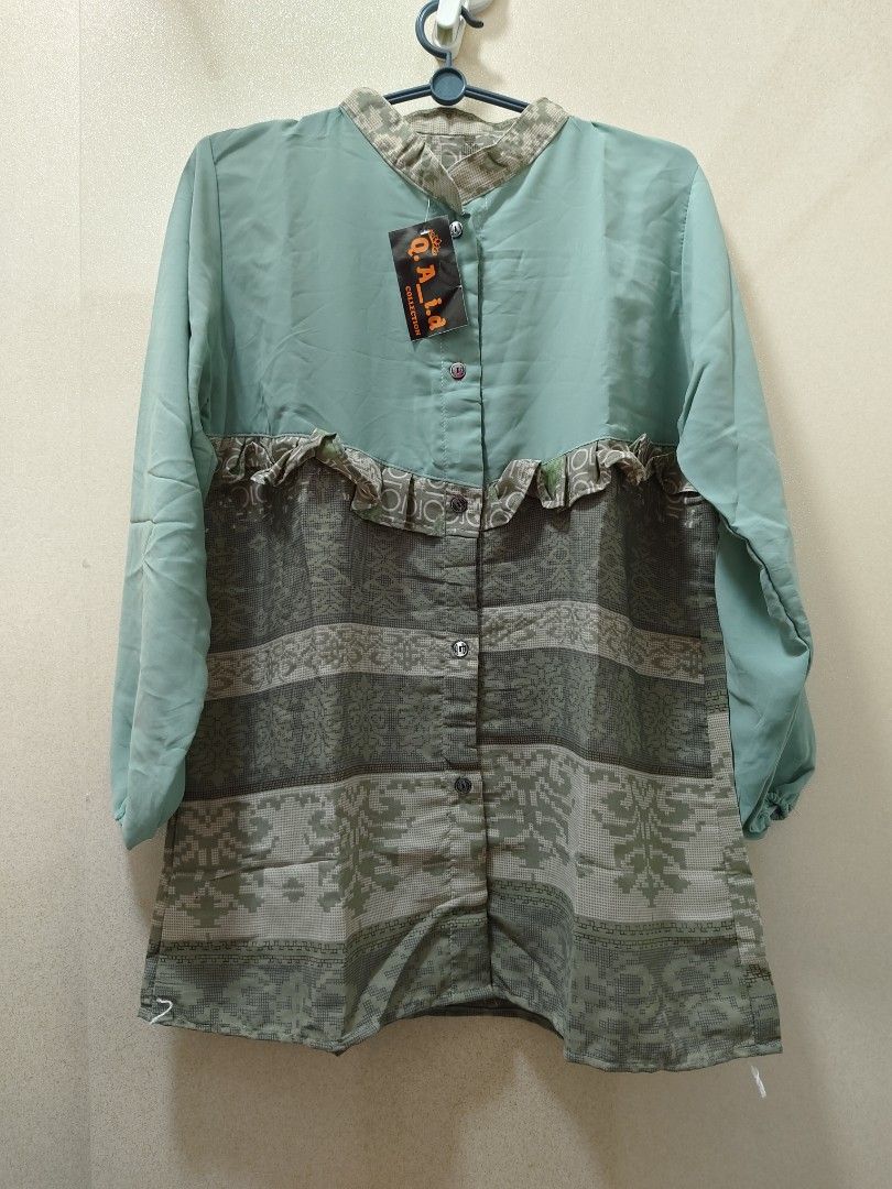 Blouse (Category: Longsleeves) located in Singapore. Submitted by as_salam99 (Listing ID 1385244841, Image 4). Description: SALE Last Stock NEW longsleeve price $3/each buy 4 $10.