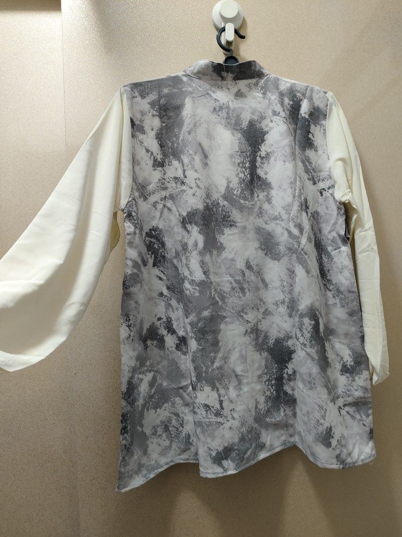 Blouse (Category: Longsleeves) located in Singapore. Submitted by as_salam99 (Listing ID 1385244841, Image 3). Description: SALE Last Stock NEW longsleeve price $3/each buy 4 $10.