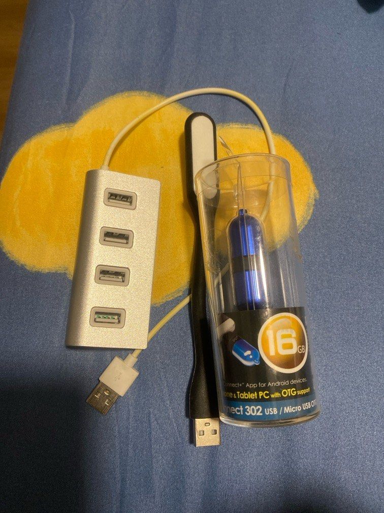 Bundle 1 (Category: Everything Else) located in Singapore. Submitted by sexybackkk (Listing ID 1385392895, Image 1). Description: USB port x 1 (used) USB light x 1 (used) 16gb micro usb head/USB x 1 (brand new) All at $5 Meet at ranggung lrt.