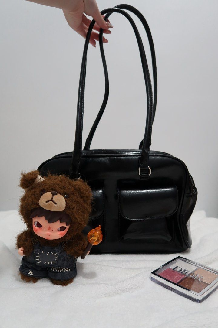 Chic black shoulder bag with long strap (Category: Shoulder Bags) located in Manila. Submitted by maviii21 (Listing ID 1385419016, Image 2). Description: Hi! First-time seller here on Carousell 😊 These bags are from my personal collection — as someone who shops a lot, I’ve ended up with super dami n tlg! So it’s time for me to declutter. This bag is super chic! and malinis loob mga sis dont worry 😊 used this prolly 2 times lang haha super dami 