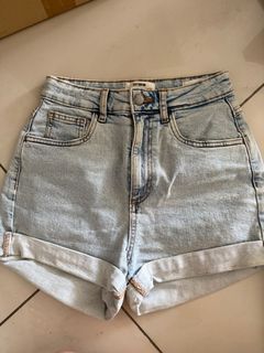 (Category: ) located in . Submitted by am_closet (Listing ID 1385319306, Image 1). Description: .