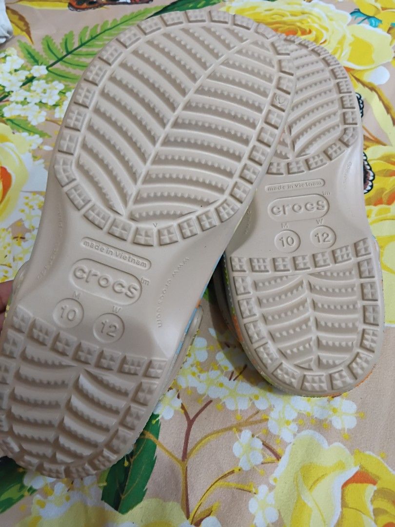 Crocs Classic Retro Resort Clog (Category: Slippers and slides) located in Quezon City. Submitted by ziellabella (Listing ID 1385267566, Image 3). Description: HUWAG NA PO TUMAWAD. THE PRICE INDICATED IS THE SELLING PRICE. 😊 Selling my original Crocs Classic Retro Resort Clog. Item came from Canada and was never used and still has tags. US size M10/W12 originally priced at $64.99. Price can still be slightly negotiable. RFS: Decluttering MOP: GC