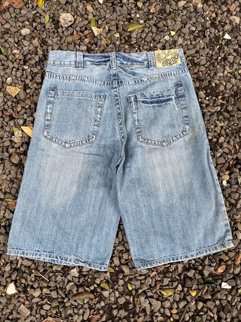cult denim fly botton long jorts (Category: Shorts) located in Cabuyao City. Submitted by mhikelmath63086 (Listing ID 1385425549, Image 1). Description: cult denim fly button long jorts for only 500+sf‼️ 📥📥📥 waist: 34-36 length: 26.5 HEM: 12 condition: 9/10 issue: stain meet up or pick up lalamove & j&t strictly payment first.