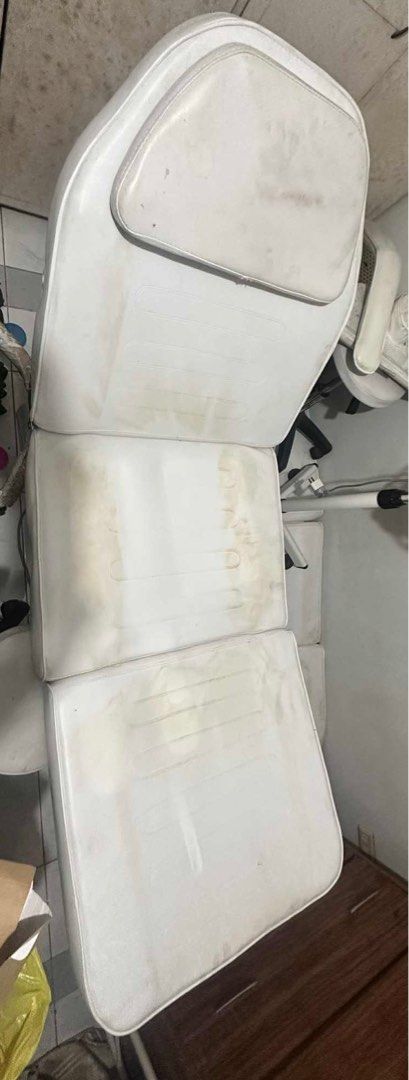 Facial bed with detachable arm rest (Category: Looking For) located in San Juan City. Submitted by keytiching (Listing ID 1385369669, Image 1). Description: Still in good condition With discoloration With 2 detachable arm rest 2 pieces available, additional discount if take all. Location: Taft, Manila. Near Quirino Station.
