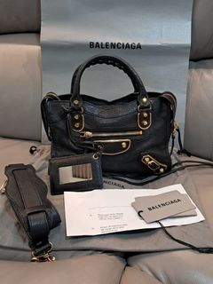 (Kategori: ) berada di . Dikirim oleh kiano_shoes (ID iklan 1385330699, Gambar 1). Deskripsi: .