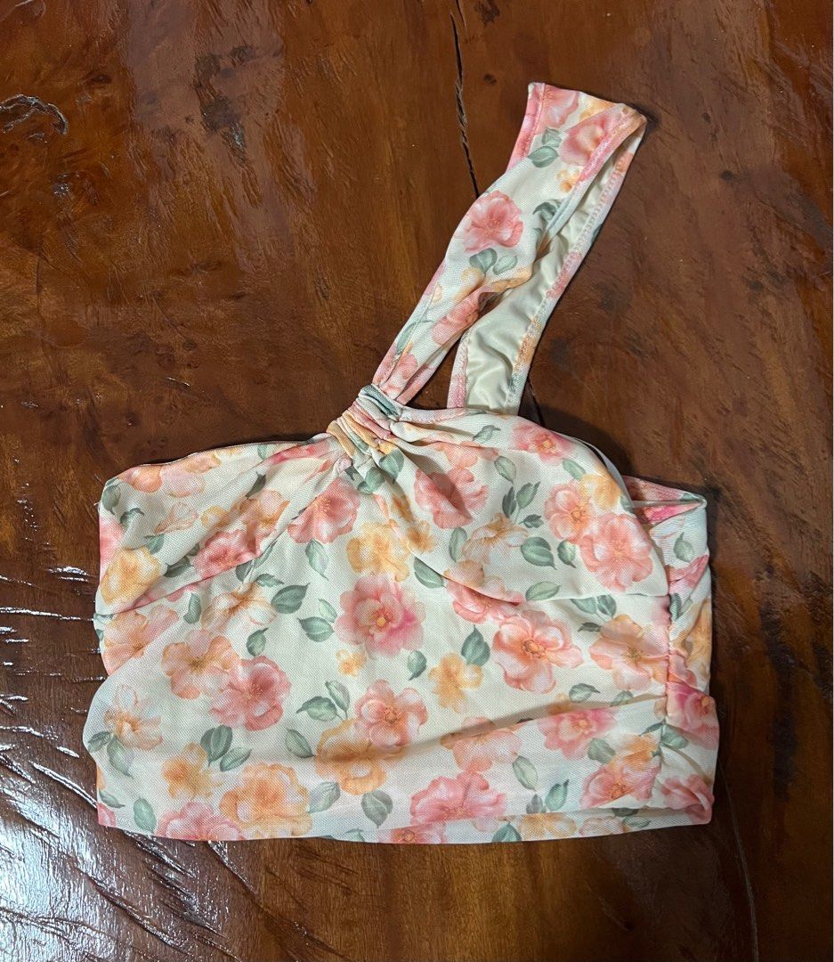 floral one shoulder top (Category: Sleeveless) located in Tarlac. Submitted by luvanth (Listing ID 1385385186, Image 1). Description: ╰➤ mop: gcash or bdo ╰➤ mod: j&t or lbc.