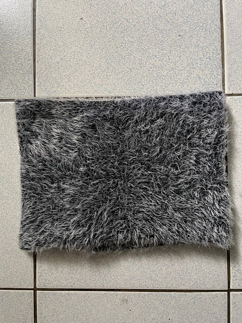 Furr Tube (Category: Others Tops) located in Quezon City. Submitted by eespl002 (Listing ID 1385286920, Image 2). Description: item detail: Furr Tube No Brand super soft furr from in to out side. will not make you scratch ur skin. stretchable from S - M size/dimensions: S-M RFS: declutterin Location: near ateneo / Katipunan,QC .