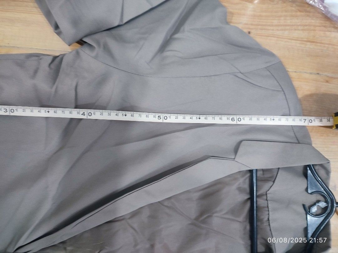 Grey Coat (Category: Coats, Jackets and Outerwear) located in Las Pinas. Submitted by d3clutterist (Listing ID 1385241231, Image 2). Description: Brand new, bought from online shop for 279, huhu maliit sakin Fits L-XL slim, see dimensions sa pix 40Cm shoulder 70Cm length RFS Wrongs Size.
