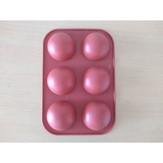 Half Sphere Silicon Baking Mold (Category: Bakeware) located in Batangas. Submitted by tins_closet88 (Listing ID 1385361149, Image 2). Description: "Description: Material: Silicone Size: L*W*H 19*13*2.5cm，Circular diameter 5cm Used once, like new" .