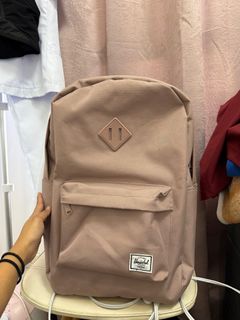 (Category: ) located in . Submitted by thesiopaocloset (Listing ID 1385300632, Image 1). Description: .