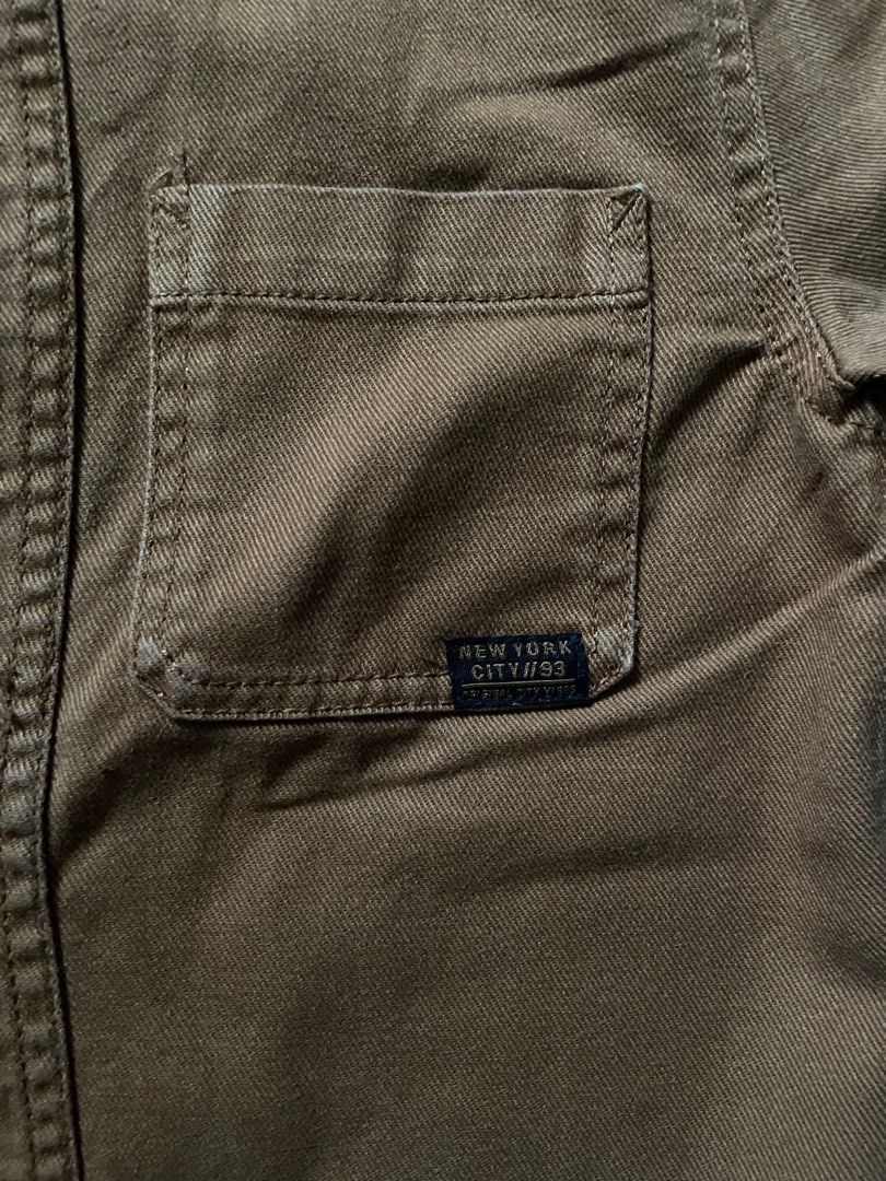 H&M Jacket (Category: Coats, Jackets and Outerwear) located in Quezon City. Submitted by eespl002 (Listing ID 1385288148, Image 3). Description: item detail: H&M UNISEX Jacket / workwear good condition / 1 time used only size/dimensions: S-M width: 16.5 inches length: 22.5 inches sleeves: 22.5 in (L) / 6 inc (W).