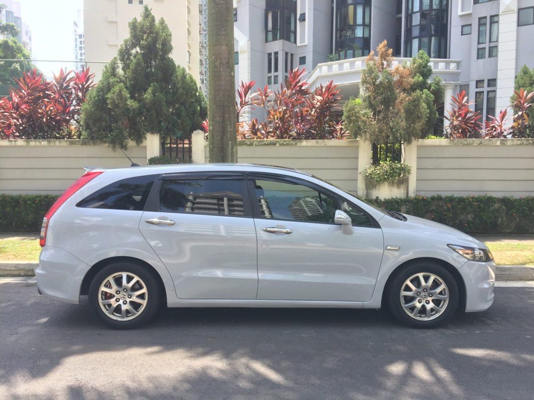 Honda Stream 1.8 RSZ Sunroof (A) (Category: Used Cars) located in Singapore. Submitted by siam_kia (Listing ID 1385290370, Image 2). Description: .