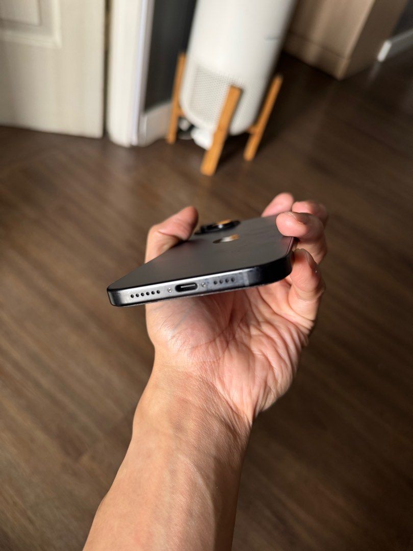 iPhone 15 Plus 256gb (Category: iPhone 15 Series) located in Manila. Submitted by charlesdy71563 (Listing ID 1385245458, Image 2). Description: Selling iPhone 15 Plus 256gb Black Condition: - some scratches but no dents - Unit only - Screen protector installed - Camera protector installed to hide paint peel - Factory unlocked - 85 batt health - Replaced camera with an original replacement Meet-ups: One Ayala Robinsons Manila SM Sucat.