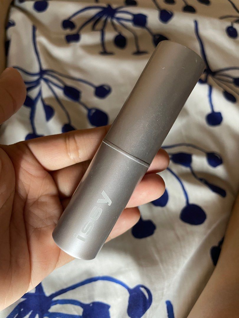 Issy and Co Skin Stick Sienna (Category: Makeup) located in Manila. Submitted by krishnaspreloved (Listing ID 1385328792, Image 1). Description: Issy and co Skin Stick Shade: Sienna 90% pa laman Used it twice (wrong shade).