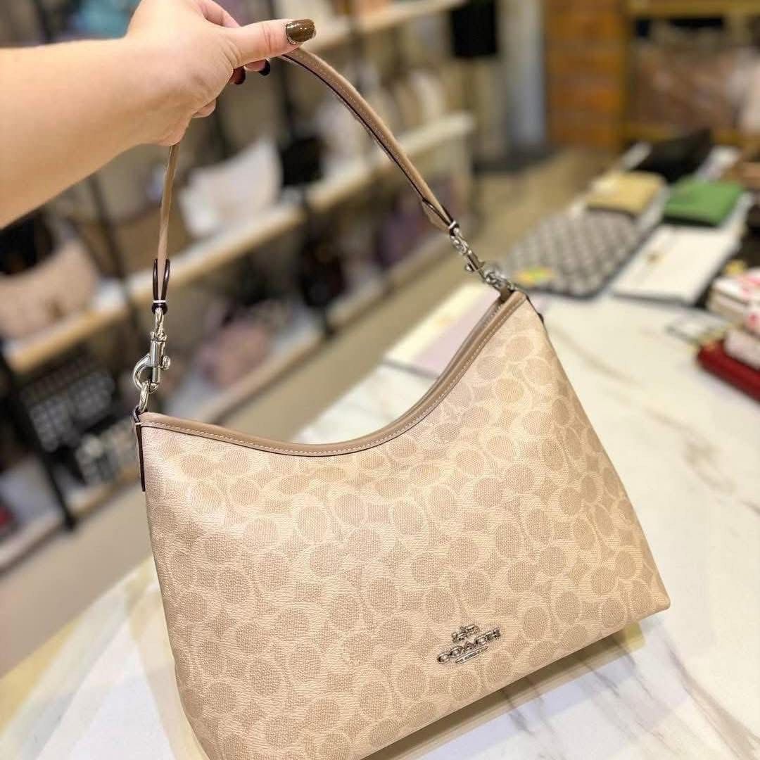 Laurel Crossbody (Category: Luxury Bags & Wallets) located in Manila. Submitted by lovieauthenticmerchandise (Listing ID 1385281953, Image 1). Description: .